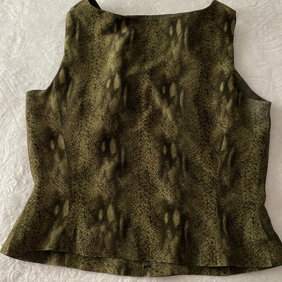 Green Snake Print Zip Down Cropped Top - Picture 4 of 6